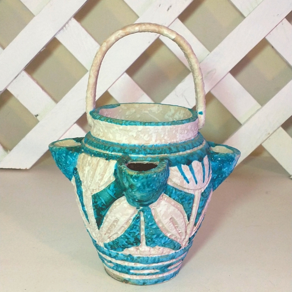 Hens and chick pot Italian handmade pottery